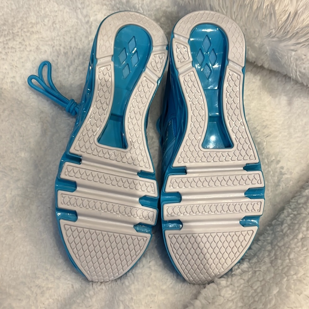 Running Shoes - image 2